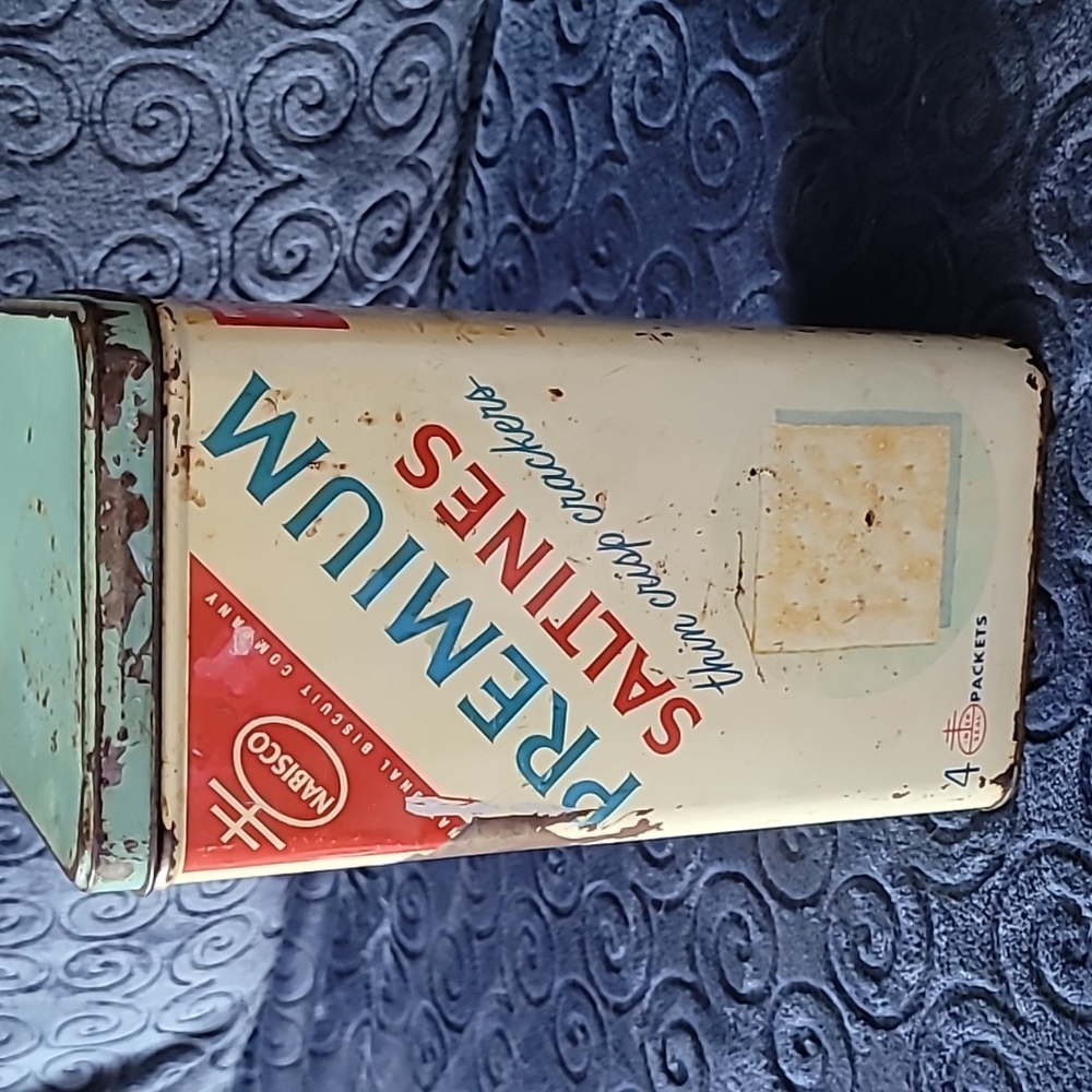 Nabisco Saltines cracker tin, 1960's